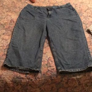 Riders Capri jeans in good shape size is 20W M